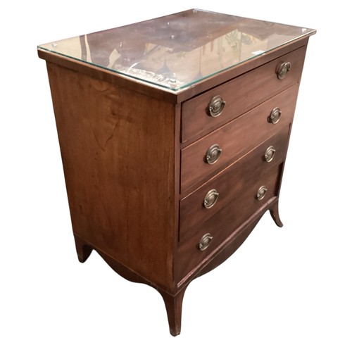 585 - Small chest of drawers, 65cm w x 46cm d x 72cm h