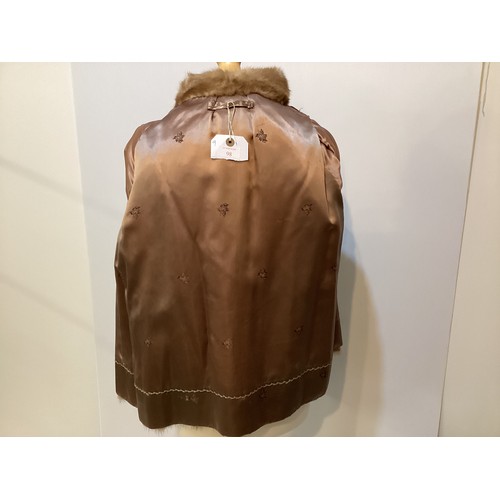 98 - A short light brown fur coat, with 3/4 sleeves. Condition: no sign of damage.