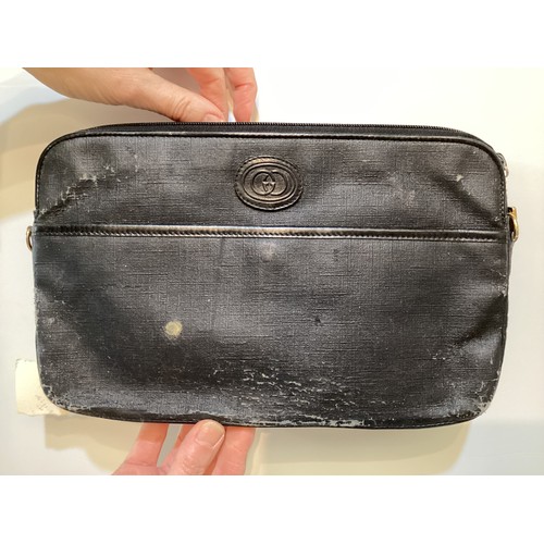 70 - A quantity of early GUCCI handbags and purses, in brown and black leather, some with wear, see all p... 