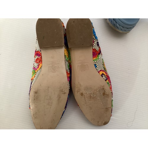 191 - Shoes, two pairs. Pedro Miralles embroidery flats size 39, Pons Quintana size 38. Some wear and mark... 