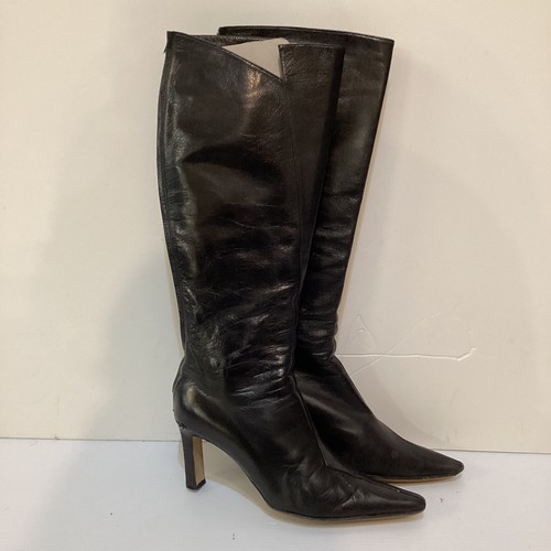 137 - Six pairs of shoes and one pair of Italian leather boots, RENATA, size 37, with zip to back, shoes t... 