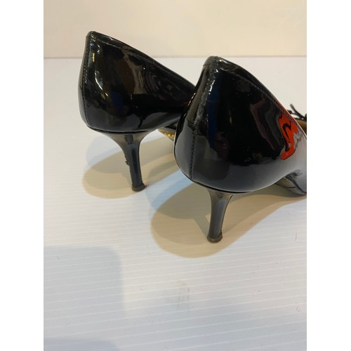 140 - PRADA, a pair of black patent, high heel shoes (scuffs to patent on one heel) size 39, and KURT KEIG... 