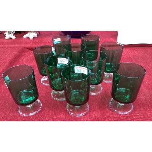 434 - 10 drinking glasses, with green glass body and clear glass raised stem.