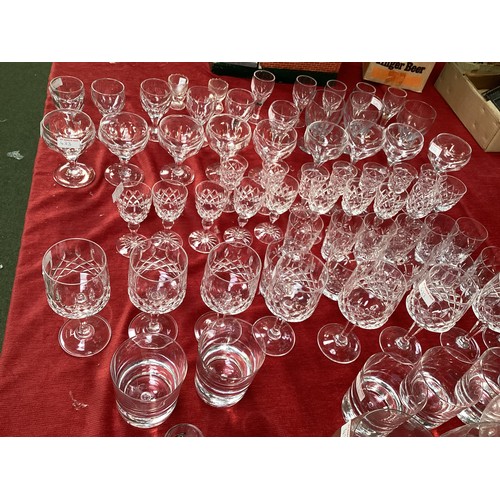 433 - A quantity of good drinking glasses, including tumblers, wine glasses etc.