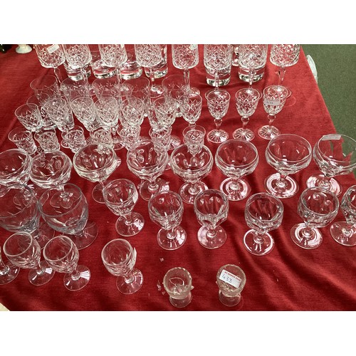 433 - A quantity of good drinking glasses, including tumblers, wine glasses etc.