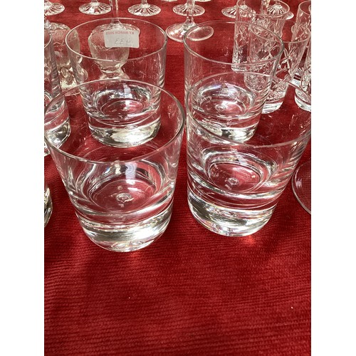 433 - A quantity of good drinking glasses, including tumblers, wine glasses etc.