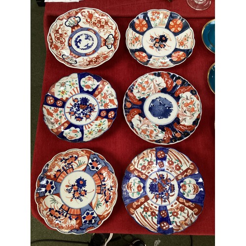 458 - A quantity of Japanese Imari to include a large charger 40cm diameter, and a pair of scalloped dishe... 