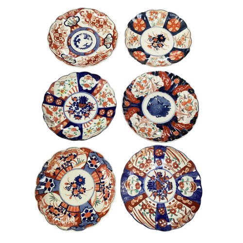 458 - A quantity of Japanese Imari to include a large charger 40cm diameter, and a pair of scalloped dishe... 