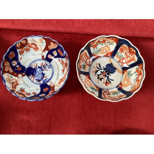 458 - A quantity of Japanese Imari to include a large charger 40cm diameter, and a pair of scalloped dishe... 