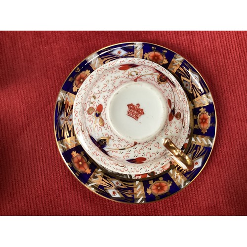 458 - A quantity of Japanese Imari to include a large charger 40cm diameter, and a pair of scalloped dishe... 