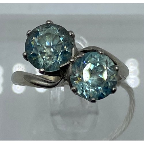 284 - A 9ct gold and platinum 2 stone aquamarine ring, pair of free cut aquamarines each in a 6 claw setti... 