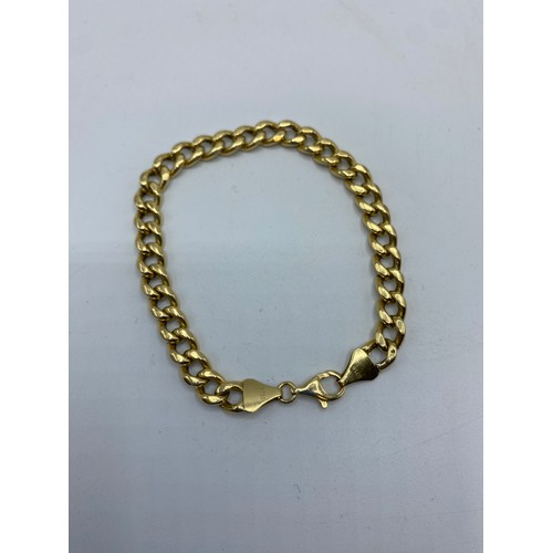 303 - An 18ct gold curb link bracelet, 21cm , 14.1g