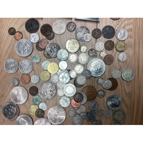 283 - A quantity of C20th collectable coinage, and two white metal pen knives.