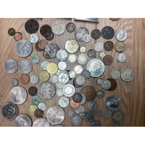 283 - A quantity of C20th collectable coinage, and two white metal pen knives.