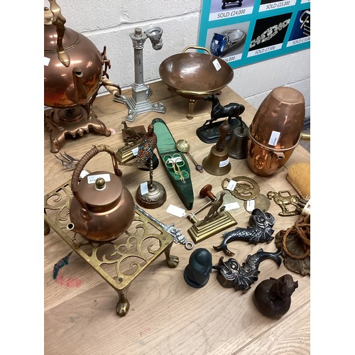 411 - A quantity of brass and copper wares, include large cauldron, teapot, a Victorian copper spirit kett... 