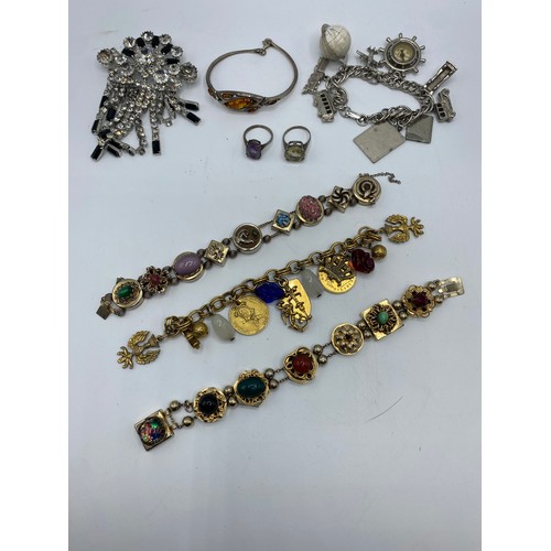 267 - A collection of costume and couture style jewellery, Renard, Caro, Thomas Sabo, Butler and Wilson et... 