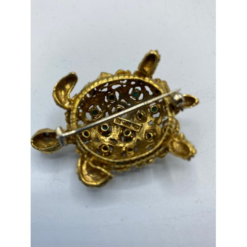 314 - A brooch in the form of a turtle or tortoise, marked and stamped to inside, 18ct Italy. Sapphire eye... 