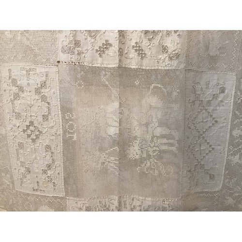 213 - A quantity of good C19th and later Lace table cloths, other lace and other linen, with good Provenan... 