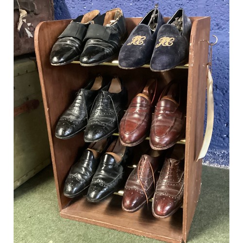 248 - Six pairs of shoes with a shoe rack for six pairs - to include, Brown loafers, black brogues, brown ... 