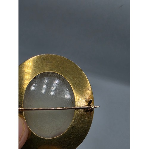 3 - Elena Pistrucci (1822-1886) An unmarked yellow metal hardstone cameo brooch with Greek key oval surr... 