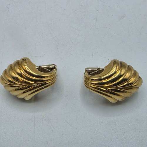 26 - An unmarked yellow and white metal diamond set metamorphic earing set in fitted felt lined case with... 