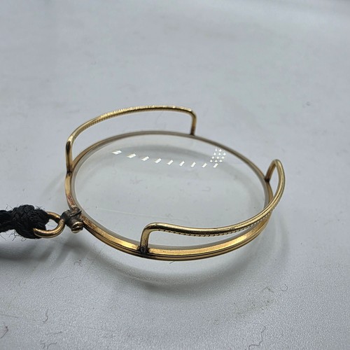 36 - An unmarked yellow metal monocle