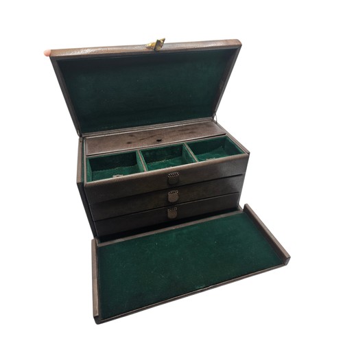 23 - A vintage Gucci leather jewellery travel case with green felt lined interior 34 cm x 19 cm x 20 cm H