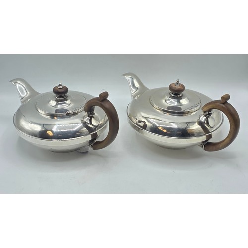 37 - A pair of Georgian sterling silver teapots of squashed globular form, by  WE, London, 1831. 1296g.