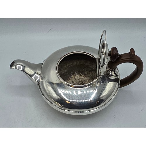 37 - A pair of Georgian sterling silver teapots of squashed globular form, by  WE, London, 1831. 1296g.