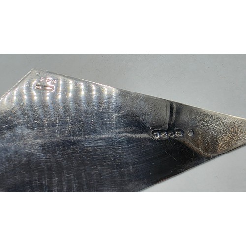 57 - A sterling silver presentation trowel, Walter and John Barnard in velvet lined presentation box 1888... 