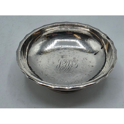 48 - A sterling silver small footed bowl with plannished decoration, GF London 2002. 141g