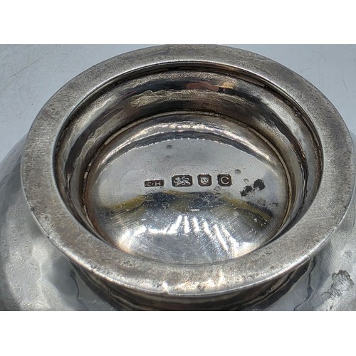 48 - A sterling silver small footed bowl with plannished decoration, GF London 2002. 141g