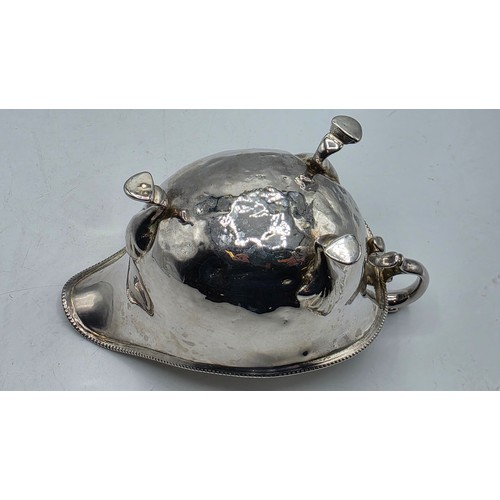 46 - Three sterling silver sauce boats Various dates and makers. 469g.