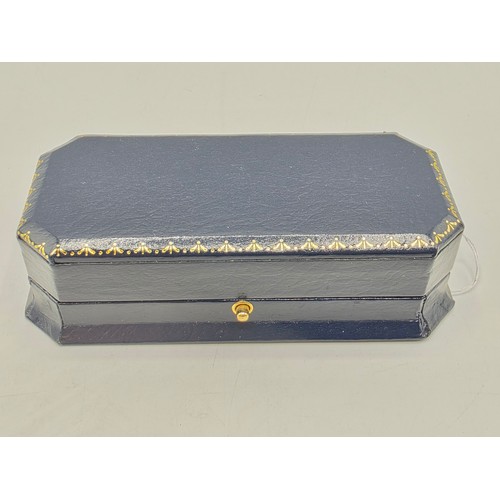 40 - A pair of 18ct gold gents cufflinks in the form of crossed polo mallets.  7.5 g.