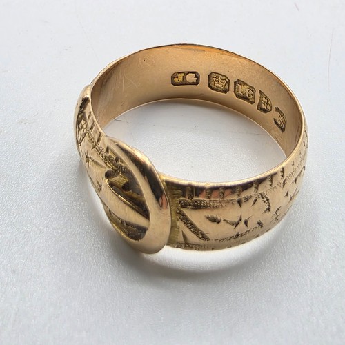 47 - An 18ct gold buckle ring. Size N. 5.6g
