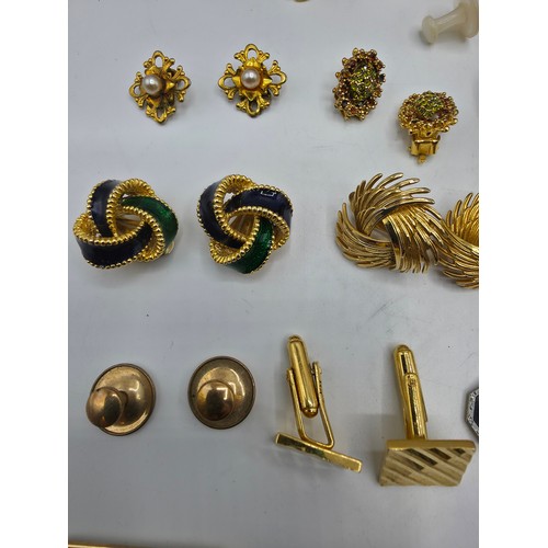 85 - A collection of yellow and white metal items to include costume jewellery , pocket watch, sterling s... 