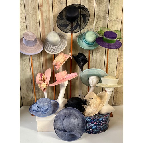 262 - A quantity of ladies wedding/Ascot hats, all straw - sinamay, parasisal and woven Italian straws. Co... 