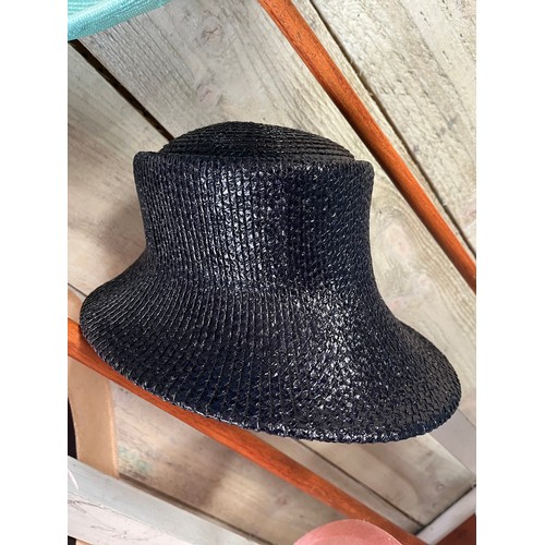 262 - A quantity of ladies wedding/Ascot hats, all straw - sinamay, parasisal and woven Italian straws. Co... 