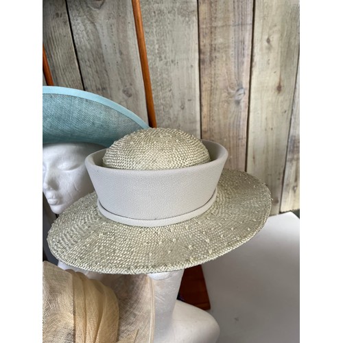 262 - A quantity of ladies wedding/Ascot hats, all straw - sinamay, parasisal and woven Italian straws. Co... 