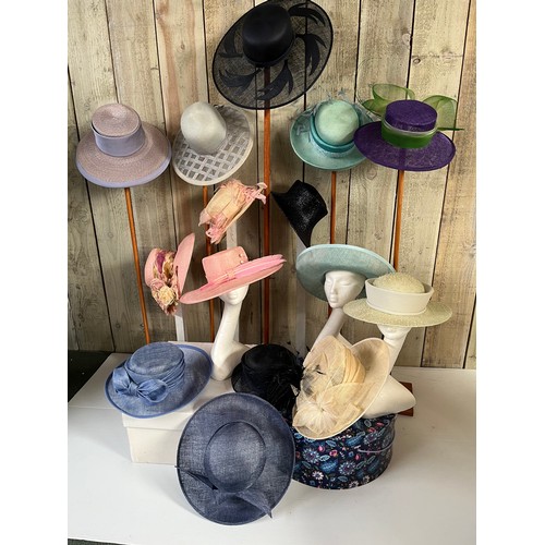 262 - A quantity of ladies wedding/Ascot hats, all straw - sinamay, parasisal and woven Italian straws. Co... 
