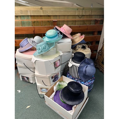 262 - A quantity of ladies wedding/Ascot hats, all straw - sinamay, parasisal and woven Italian straws. Co... 