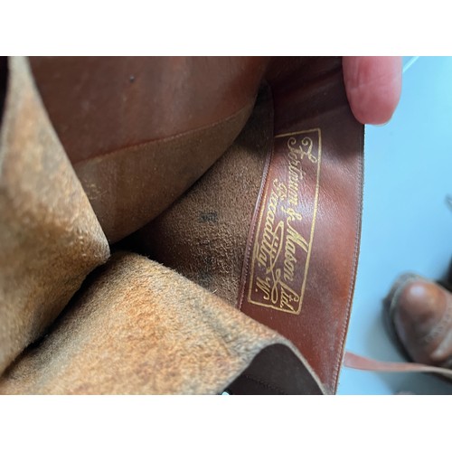 260 - A quantity of vintage Ladies brown leather boots, sole measures 28cm/27cm/28cm/26cm to include Fortn... 
