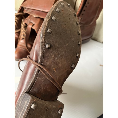 260 - A quantity of vintage Ladies brown leather boots, sole measures 28cm/27cm/28cm/26cm to include Fortn... 