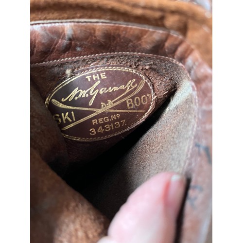 260 - A quantity of vintage Ladies brown leather boots, sole measures 28cm/27cm/28cm/26cm to include Fortn... 