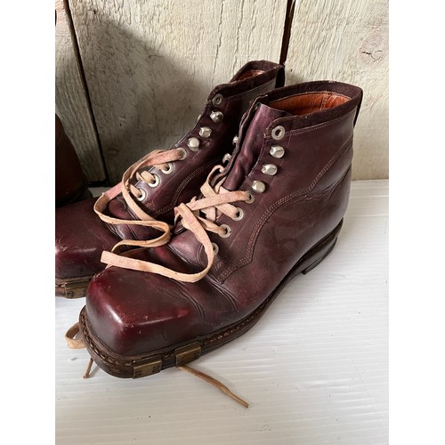 260 - A quantity of vintage Ladies brown leather boots, sole measures 28cm/27cm/28cm/26cm to include Fortn... 