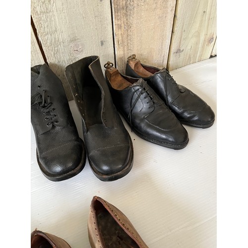 257 - A quantity of gents good quality traditional shoes and ankle boots, Maxwell two tone ankle boots, Ma... 