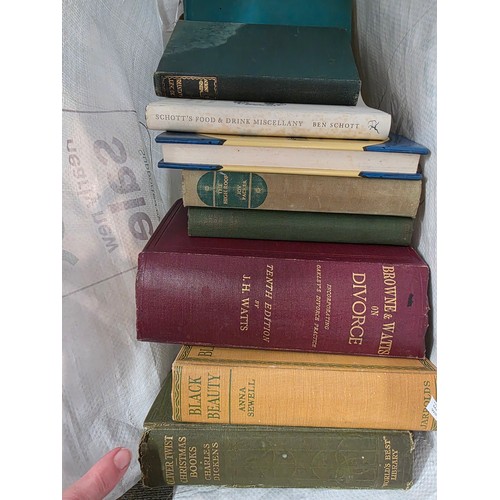 487 - A large quantity of vintage and modern books and catalogues, including The complete Firelli calendar... 