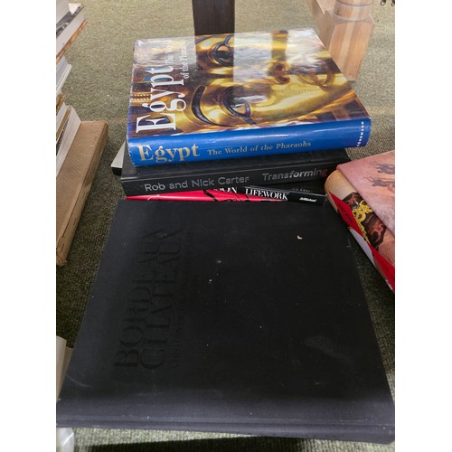 487 - A large quantity of vintage and modern books and catalogues, including The complete Firelli calendar... 