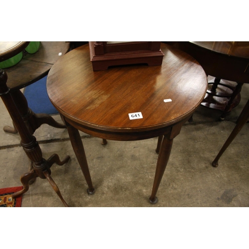 641 - QUEEN ANNE LEGGED CIRCULAR TABLE