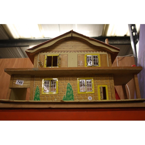 749 - DOLLS HOUSE